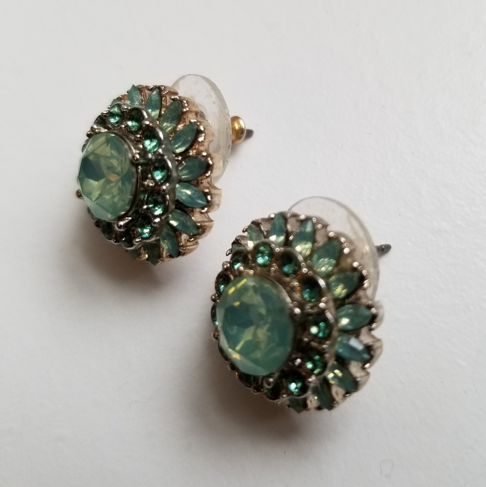 Statement stud earrings - Picture 2 of 2